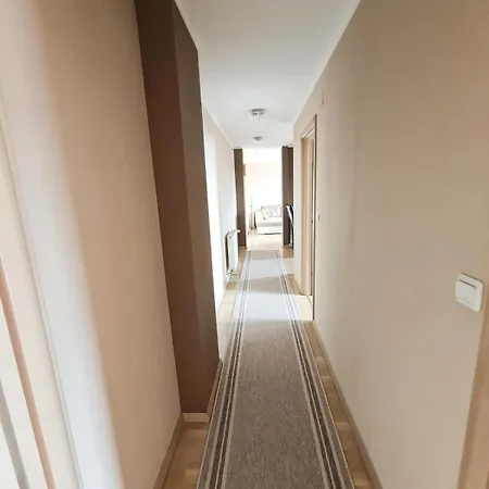 Apartment Stylish Penthouse With View & Private Parking *