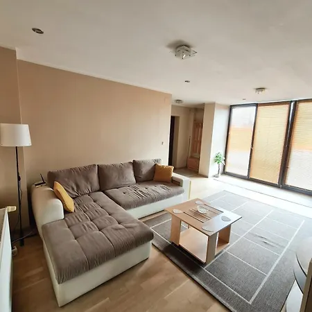 Apartment Stylish Penthouse With View & Private Parking *