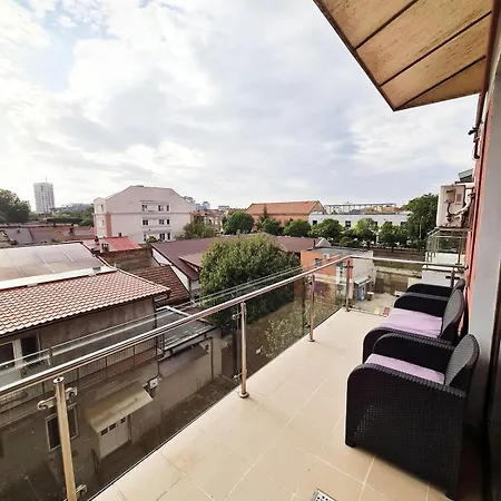Stylish Penthouse With View & Private Parking *