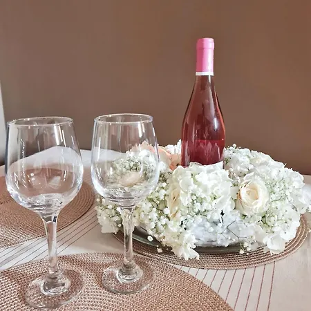 Stylish Penthouse With View & Private Parking *