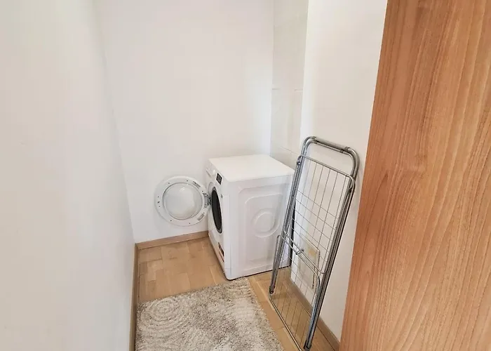 Stylish Penthouse With View & Private Parking *