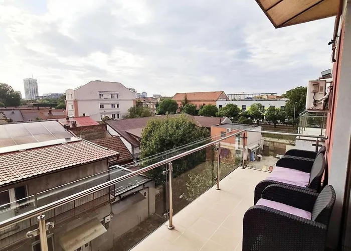 Stylish Penthouse With View & Private Parking *