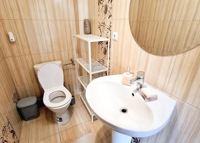 Stylish Penthouse With View & Private Parking Apartment