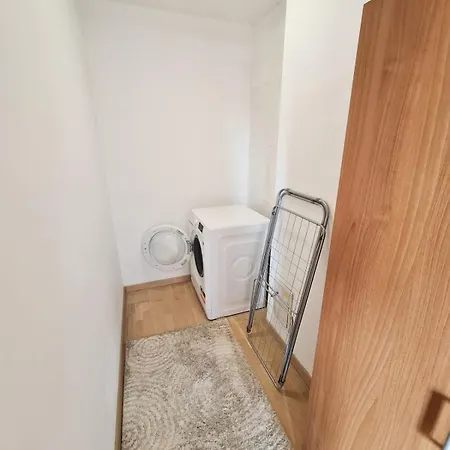 Stylish Penthouse With View & Private Parking *