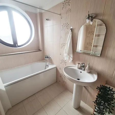 Апартаменты Stylish Penthouse With View & Private Parking *